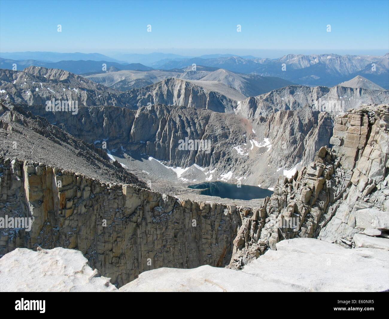 Vedute sulle montagne di Sierra Nevada dal Mt Whitney sul John Muir wilderness trail, California Foto Stock