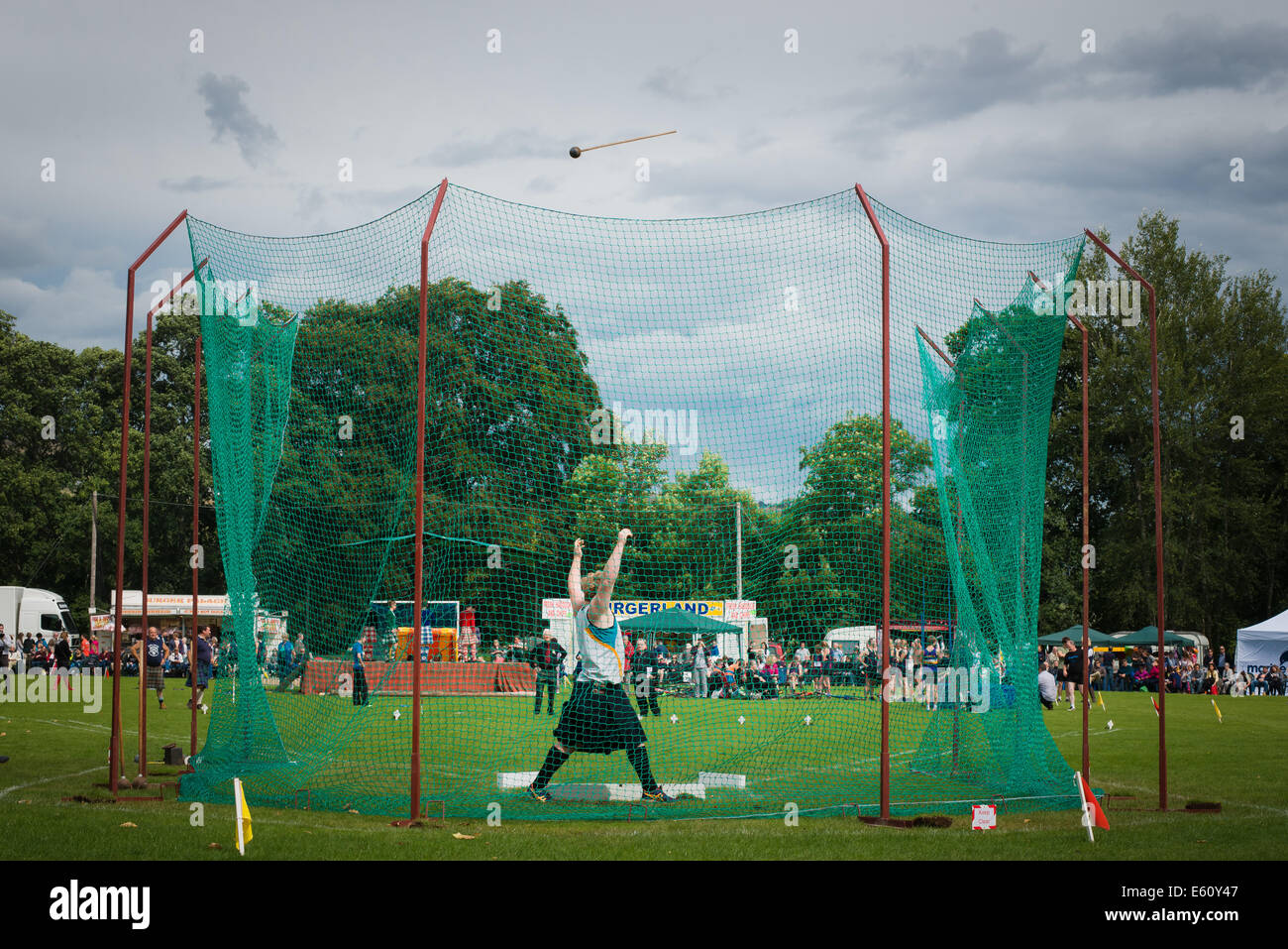 Il lancio del martello a Strathpeffer highland games (© Alan Davidson) Foto Stock