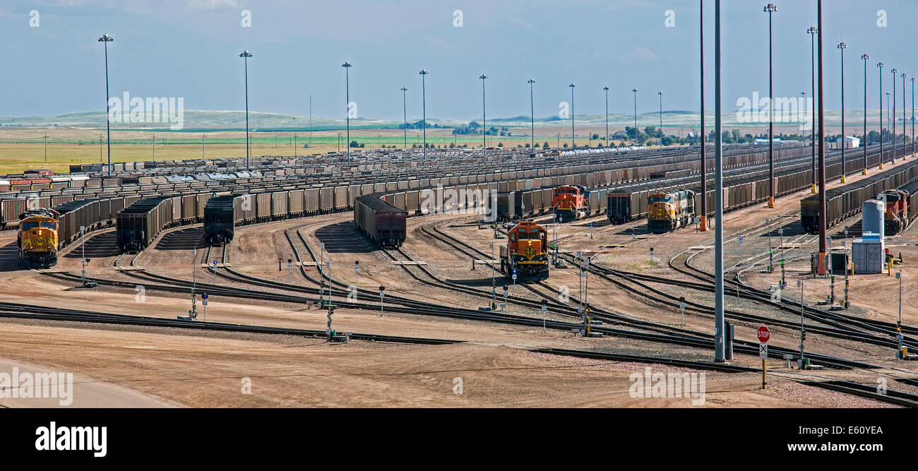 Alliance, Nebraska - treni di carbone in ferrovia BNSF cantiere. Foto Stock