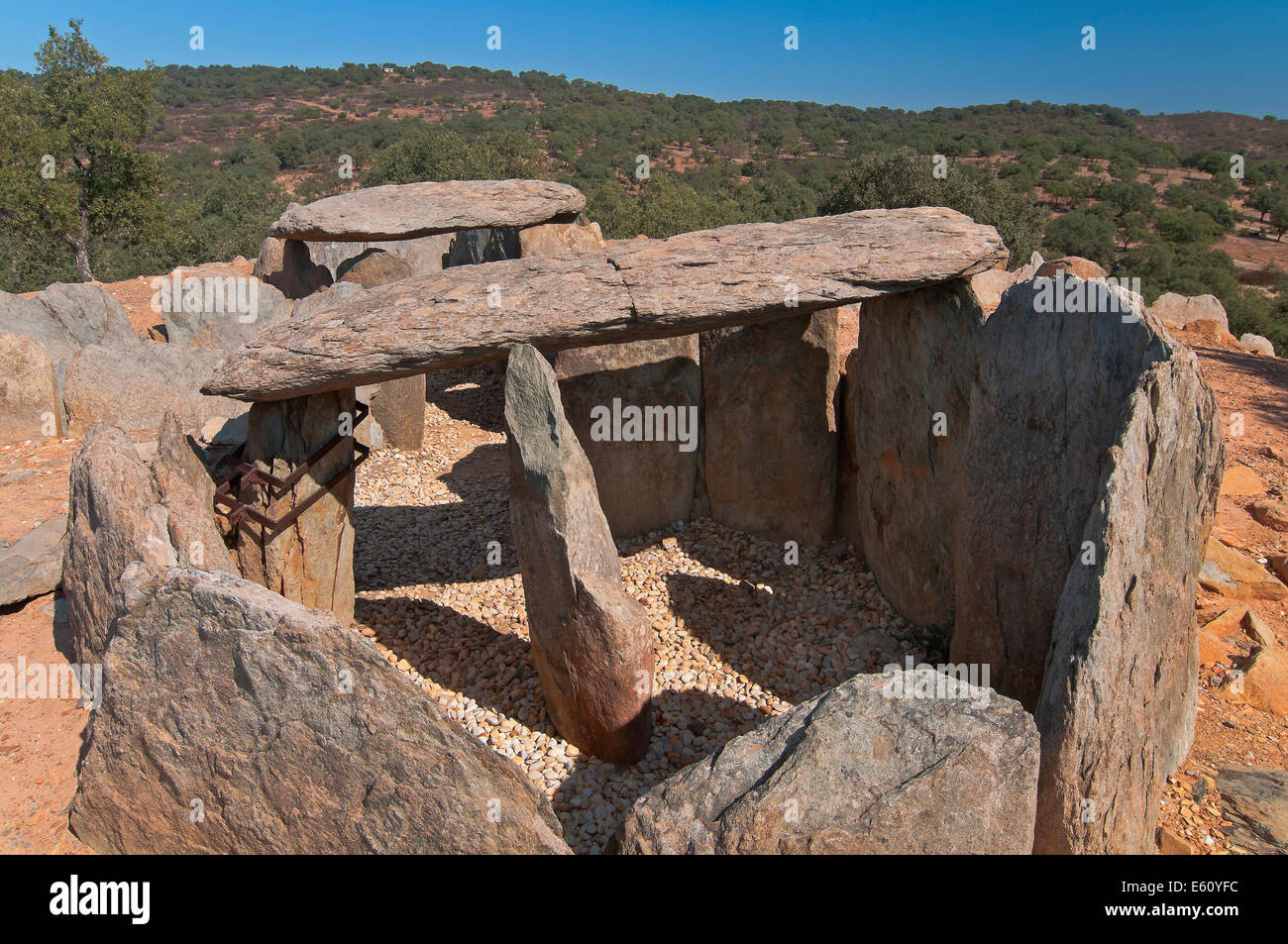 Dolmen di El Pozuelo - compreso tra 2500-2200 BC, Zalamea La Real. La provincia di Huelva, regione dell'Andalusia, Spagna, Europa Foto Stock
