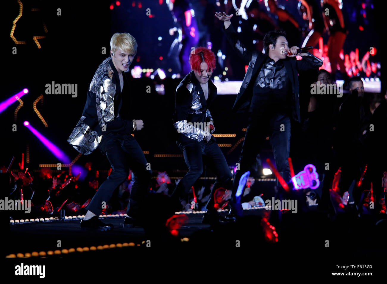 Seoul, Corea del Sud. Il 9 agosto, 2014. Corea del sud di boy band JYJ eseguire durante la loro 2014 Asia Tour " Il Ritorno del Re in concerto a Jamsil stadium di Seoul, Corea del Sud. © Lee Jae-Won/AFLO/Alamy Live News Foto Stock