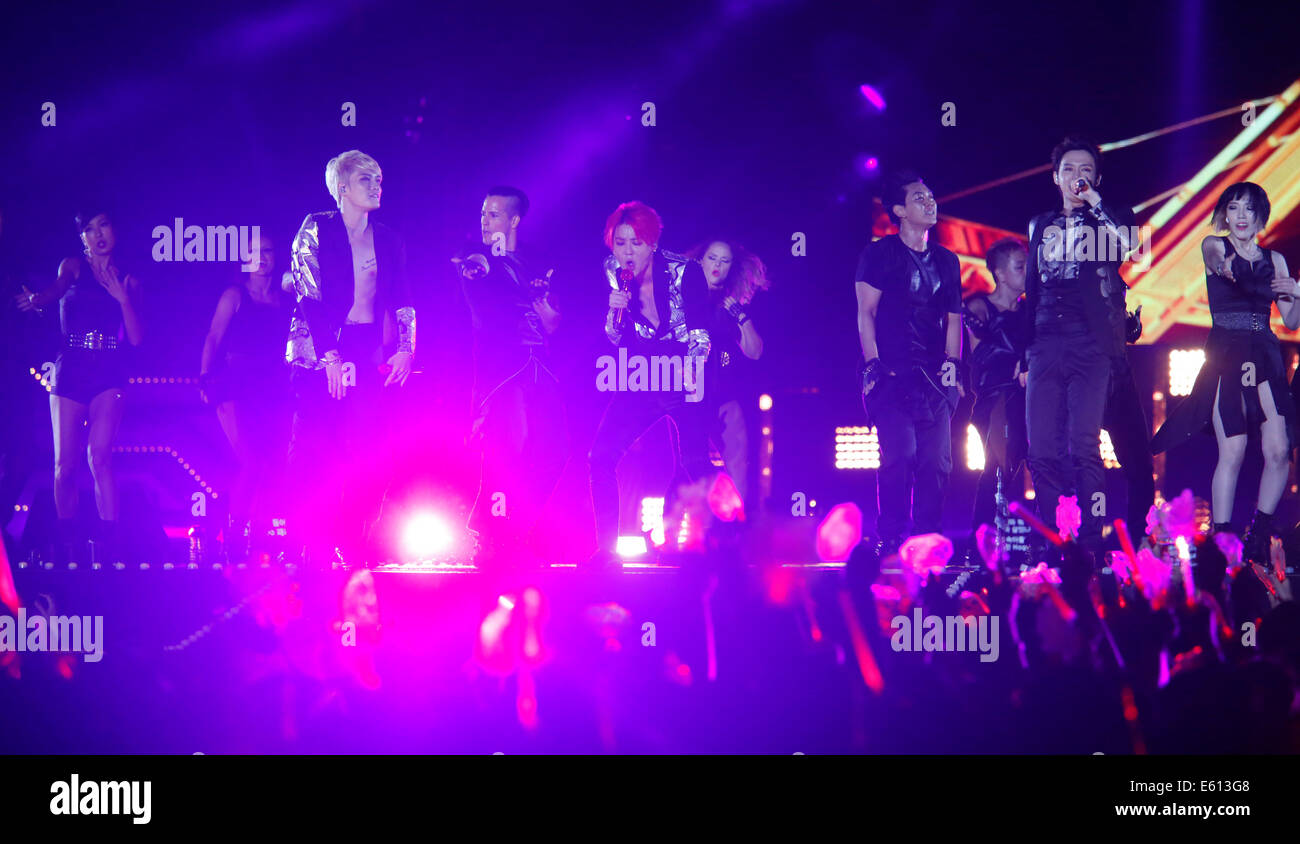 Seoul, Corea del Sud. Il 9 agosto, 2014. Corea del sud di boy band JYJ eseguire durante la loro 2014 Asia Tour " Il Ritorno del Re in concerto a Jamsil stadium di Seoul, Corea del Sud. © Lee Jae-Won/AFLO/Alamy Live News Foto Stock