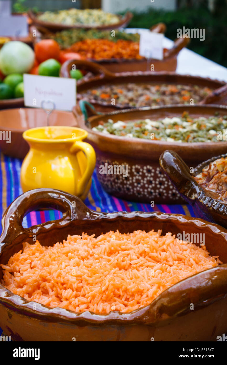 Mexican cazuelas homestyle pasto Foto stock - Alamy