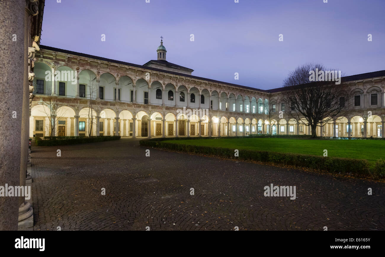 Fine cortile barocco di Francesco Maria Richini, Ospedale Maggiore, ora Università, Milano, Lombardia, Italia Foto Stock
