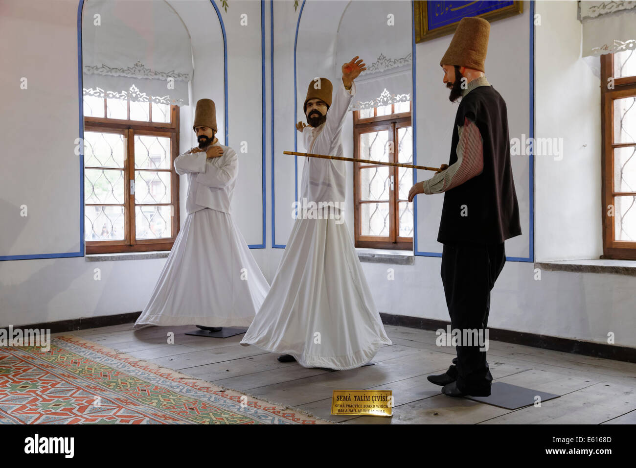 Sema danza, life-size figure dei dervisci roteanti Mevlana monastero o del museo di Mevlana, Konya, Anatolia Centrale Regione Foto Stock