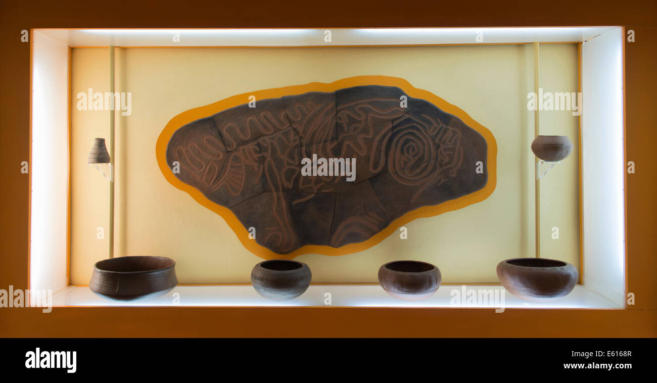 Petroglifi o incisioni su roccia da guanche indigeni delle isole Canarie, in uno showroom, La Palma Isole Canarie Spagna Foto Stock