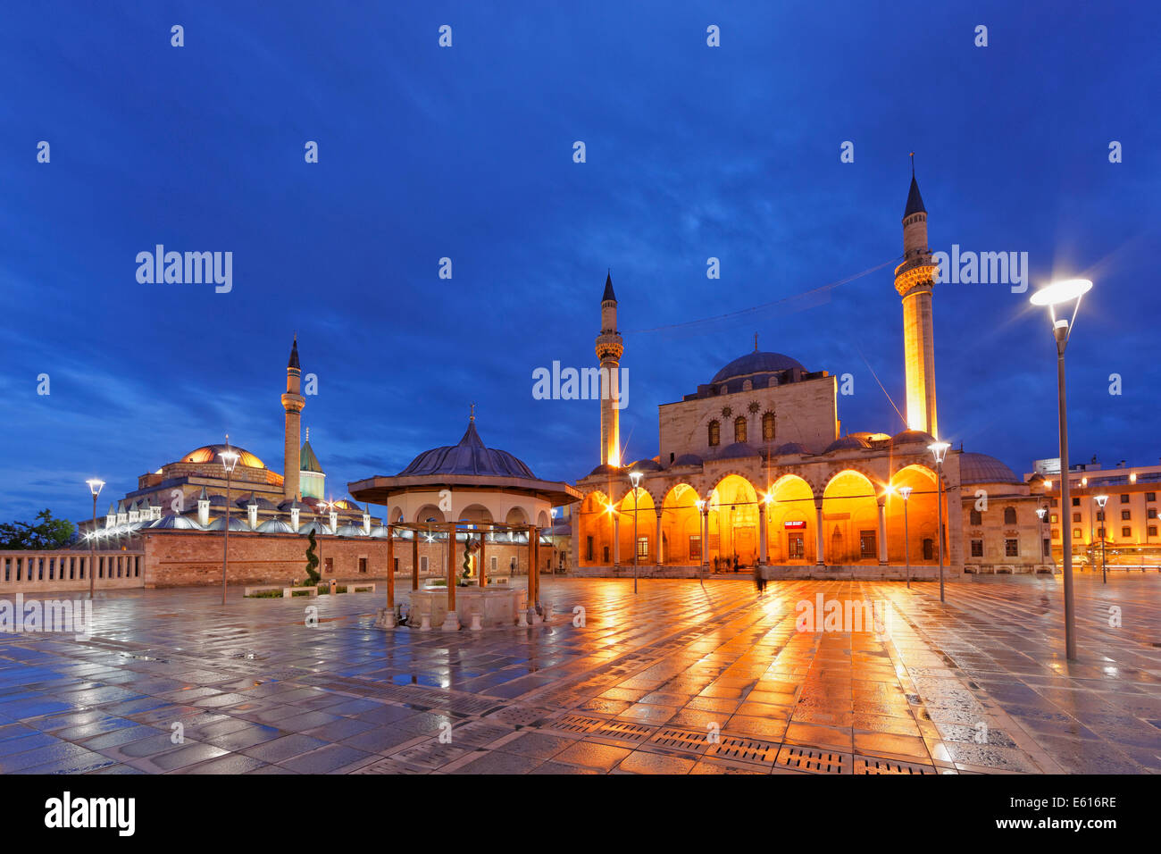 Mevlana monastero con Rumi il mausoleo e Selimiye moschea, Konya, Anatolia centrale regione, Anatolia, Turchia Foto Stock