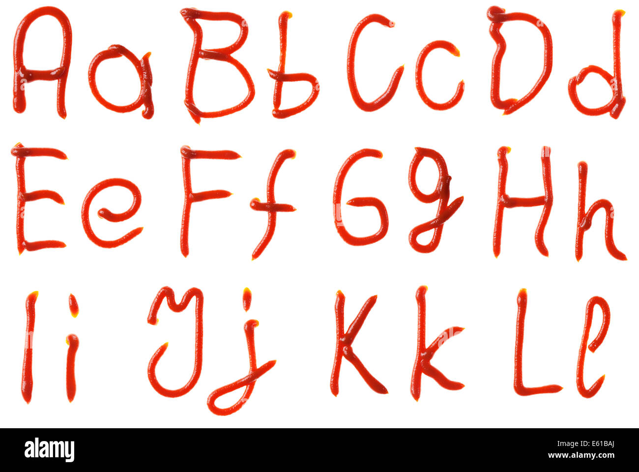Alfabeto lettere fatte dal pomodoro, ketchup sciroppo sono isolate Foto Stock