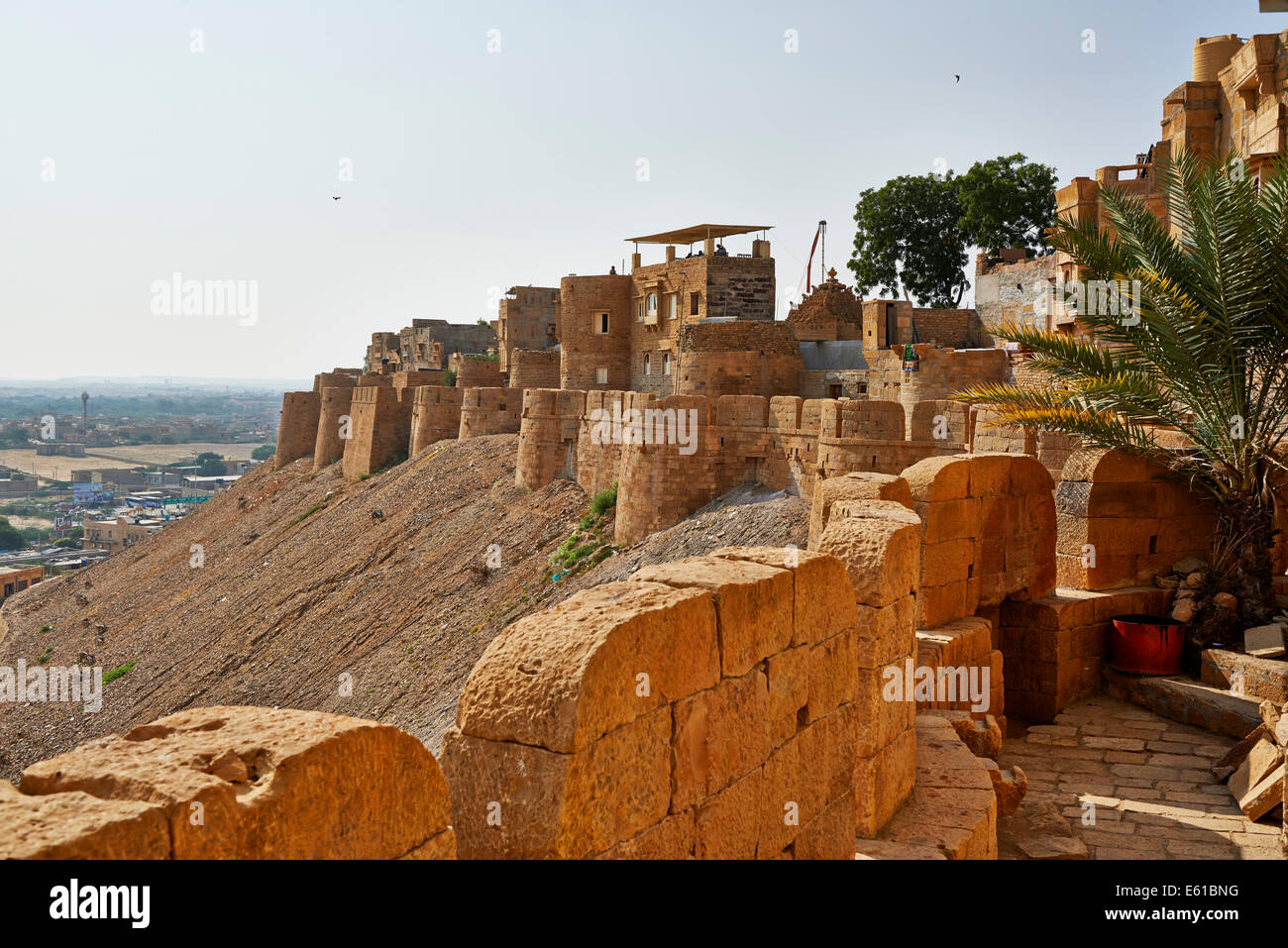 Parete della città di Jaisalmer, Rajasthan, India, Asia Foto Stock