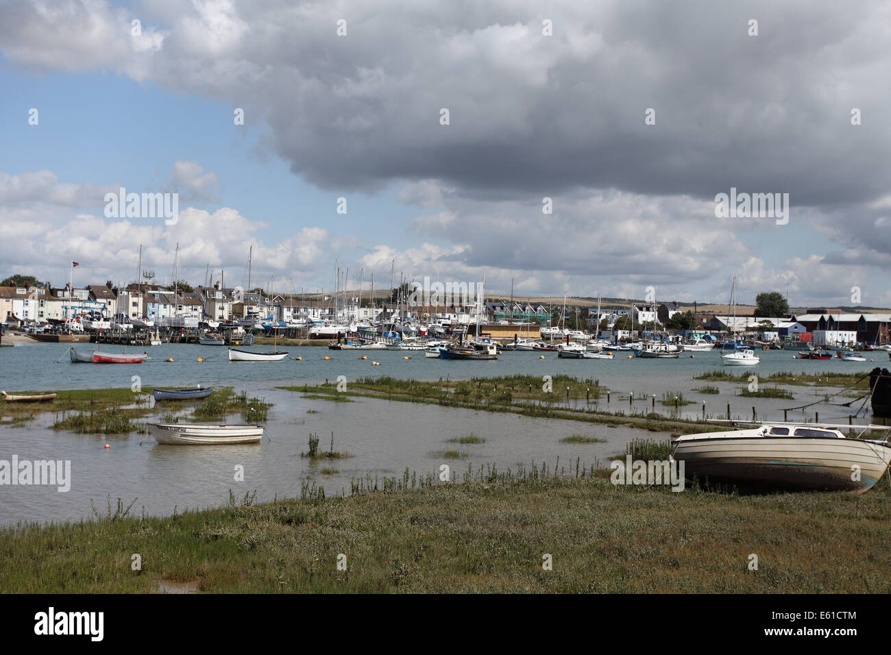 Il fiume Adur e Shoreham-da-mare in background, Sussex Foto Stock