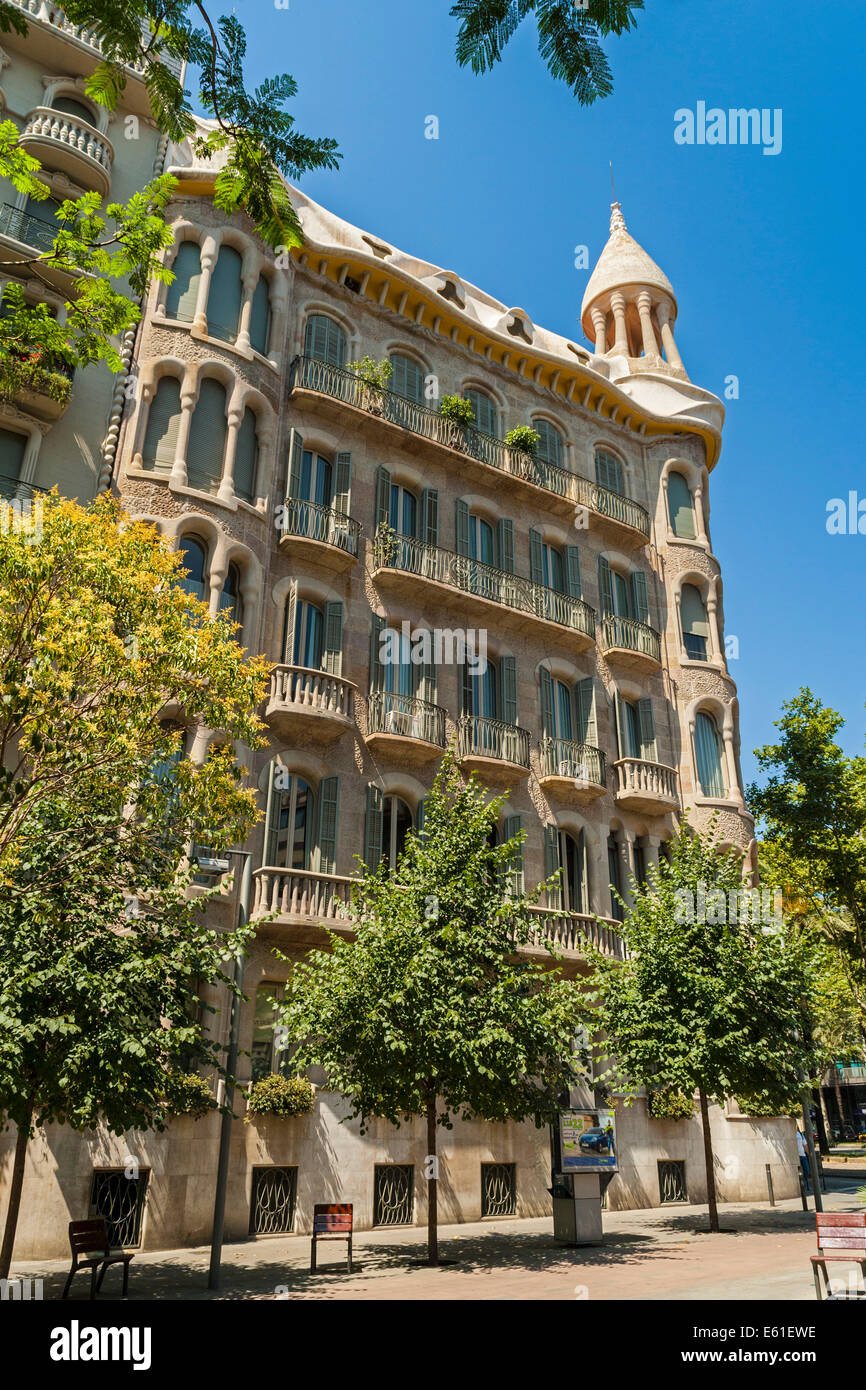 Esterno casa Sayrach l'ultima casa modernista di Barcellona costruito da Manuel Sayrach ho Carreras tra 1915-1918. JMH6335 Foto Stock