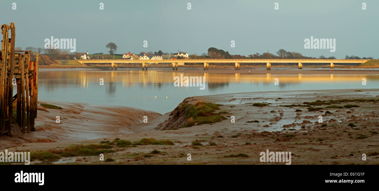 Ponte di Shard panorama da fangose sponde del torrente Skippool Foto Stock