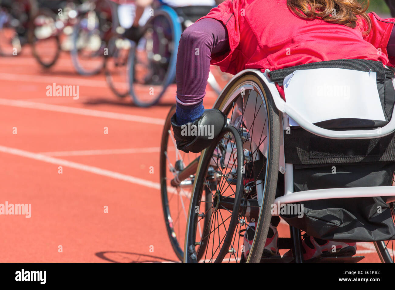 Dettaglio colpo di un atleta in una sedia a rotelle in gara un Stadium Foto Stock