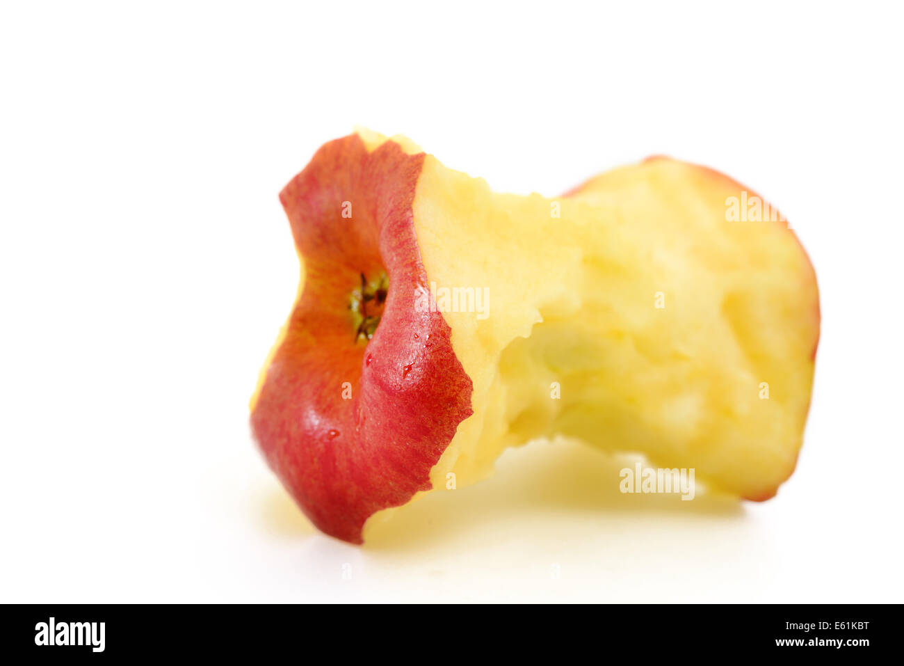 Mangiare apple isolato su bianco Foto Stock