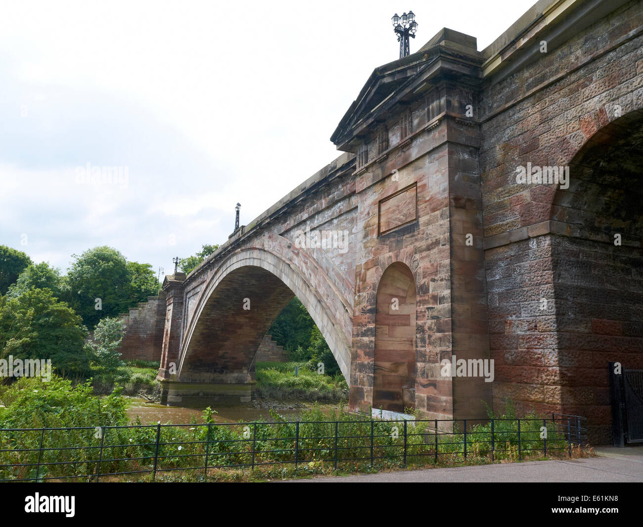 Grosvenor ponte sopra il fiume Dee in Chester Cheshire Regno Unito Foto Stock