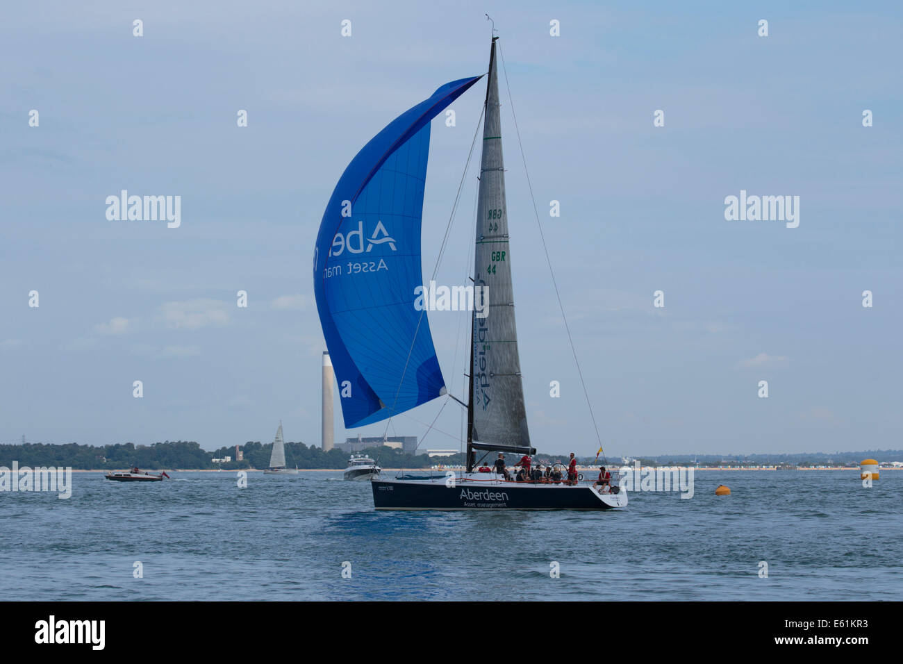 2014 Cowes Week: Aberdeen Asset Management yacht off Cowes Foto Stock