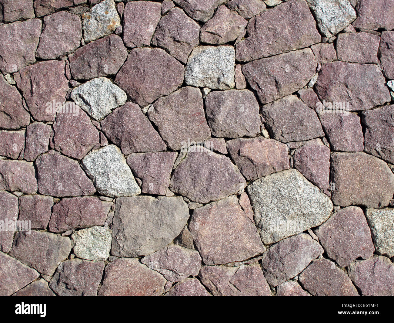 Muro di pietra - insieme a secco Muratura - ad incastro le pietre naturali sono la formazione di un muro di pietra. Foto Stock