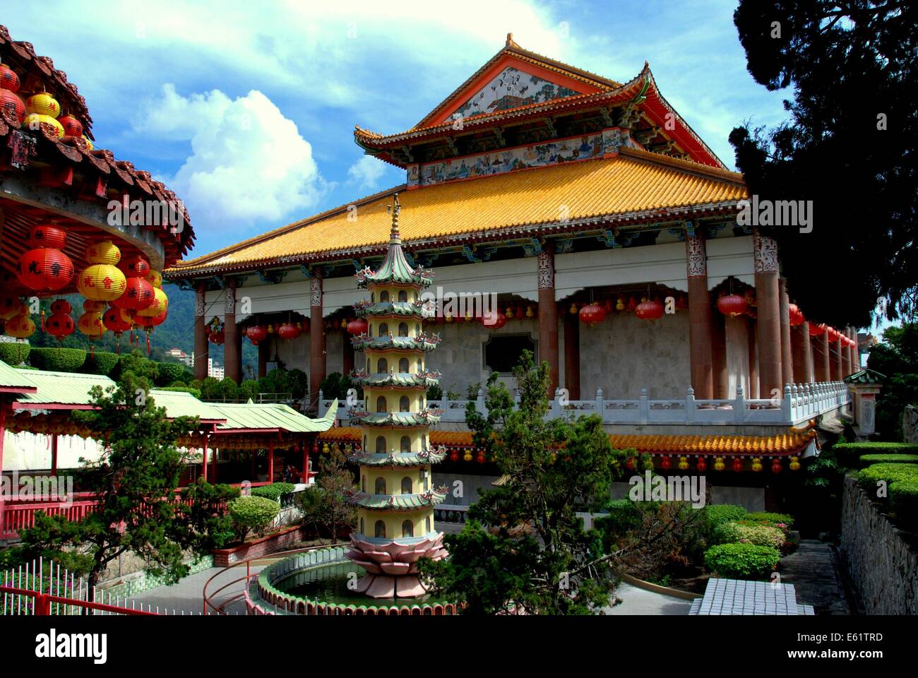 PENANG, Malesia : lotus pagoda e giardini a 1891 Kek Lok Si Temple Foto Stock