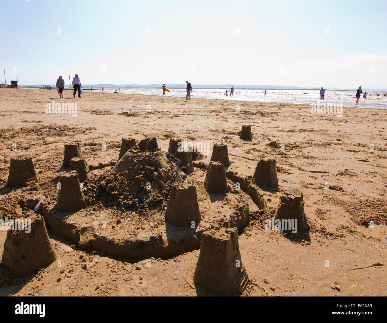 Castelli di Sabbia sulla spiaggia britannico in Burnham on sea Somerset Foto Stock
