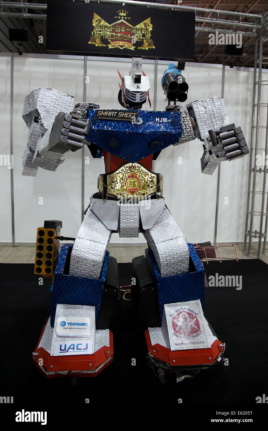 Il robot giapponese campione del foglio Smart presso i trasformatori Expo nel Pacifico Yokohama sul 09 agosto 2014. Transformes Expo consistono di sei aree dove i visitatori possono vedere come il primo dei giocattoli della serie televisiva animata, stadio di diversi modelli e full-modello in scala del nuovo film personaggi Transformers: Età di estinzione. La manifestazione si terrà dal 9 agosto al 17. © Rodrigo Reyes Marin/AFLO/Alamy Live News Foto Stock