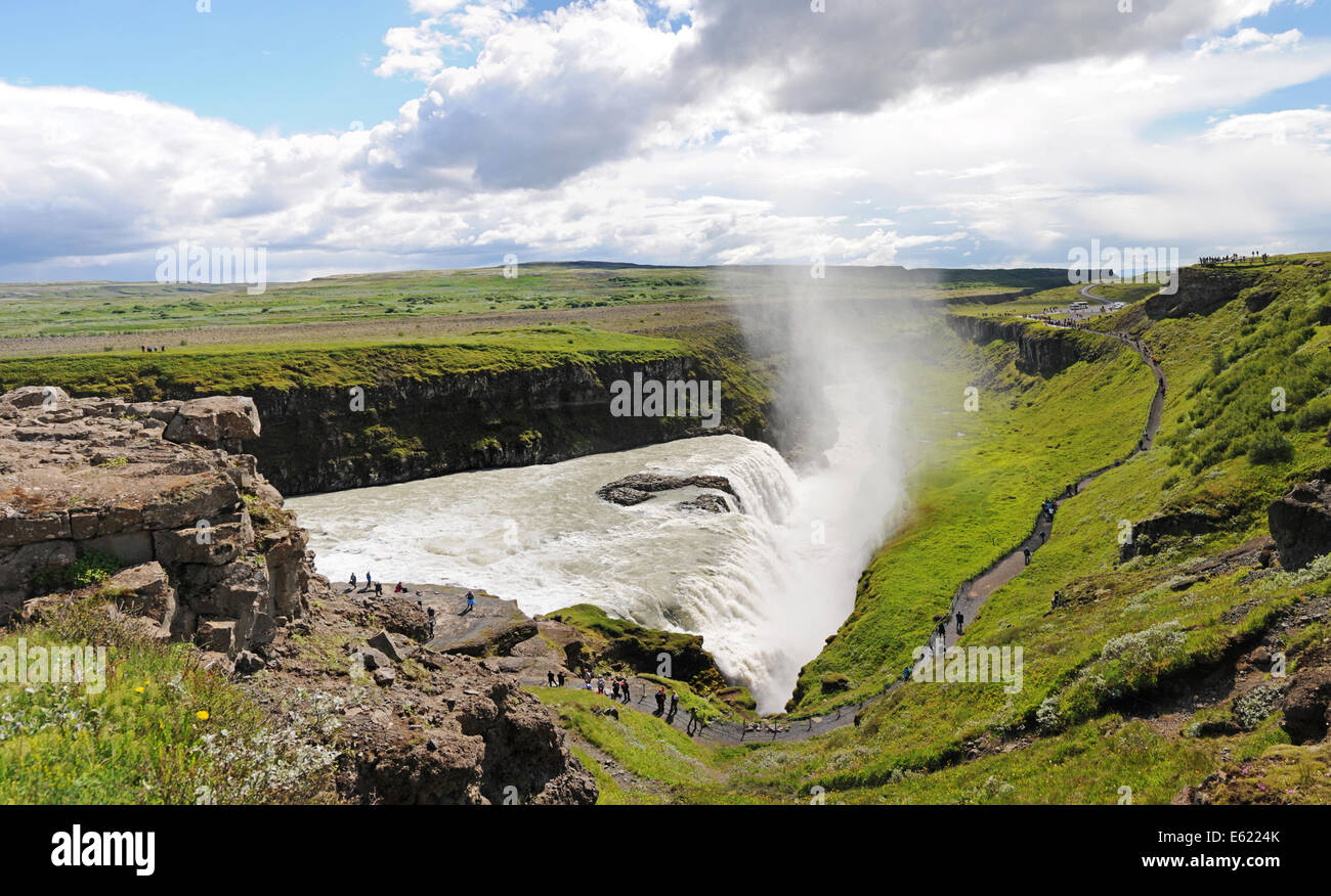 Una vista panoramica di Gullfoss cascata sul fiume Hvita nel sud-ovest dell'Islanda Foto Stock