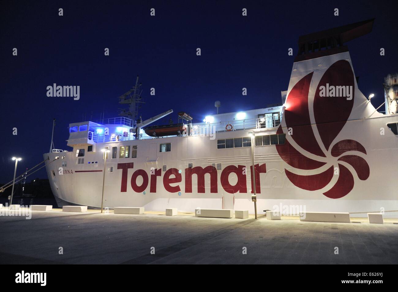 Isola di Capraia (Arcipelago Toscano, Italia), Toremar traghetto nel porto Foto Stock