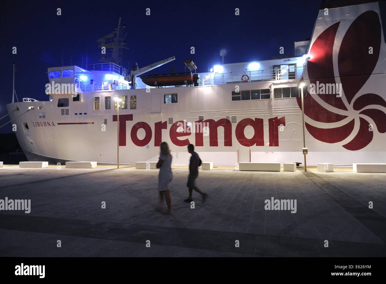 Isola di Capraia (Arcipelago Toscano, Italia), Toremar traghetto nel porto Foto Stock