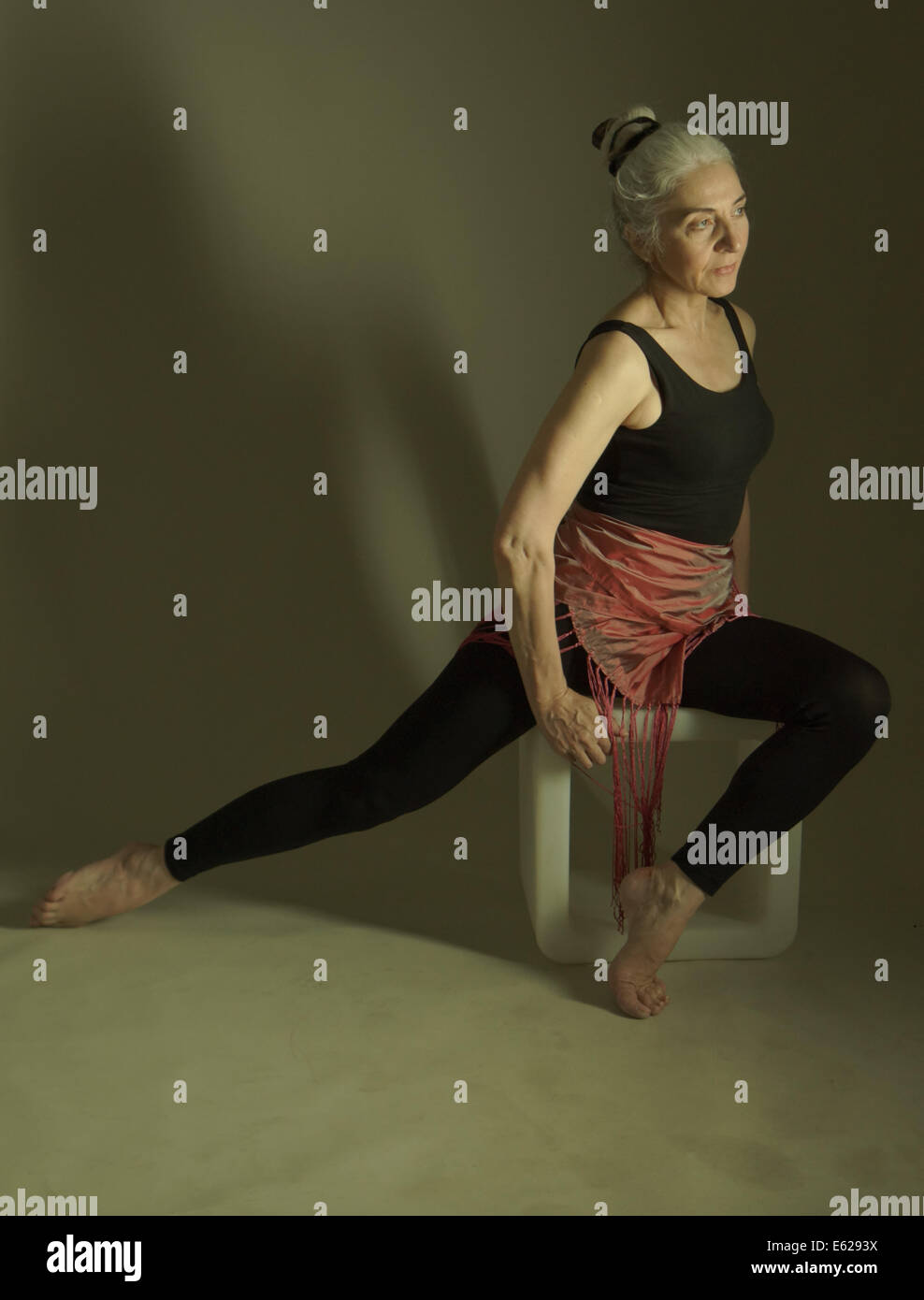 Coppia Alex fa yoga & ballet to stay fit ,flessibile e mantenere l'immagine del corpo , migliorare la sua postura, poise, migliorare equilibrio, Foto Stock