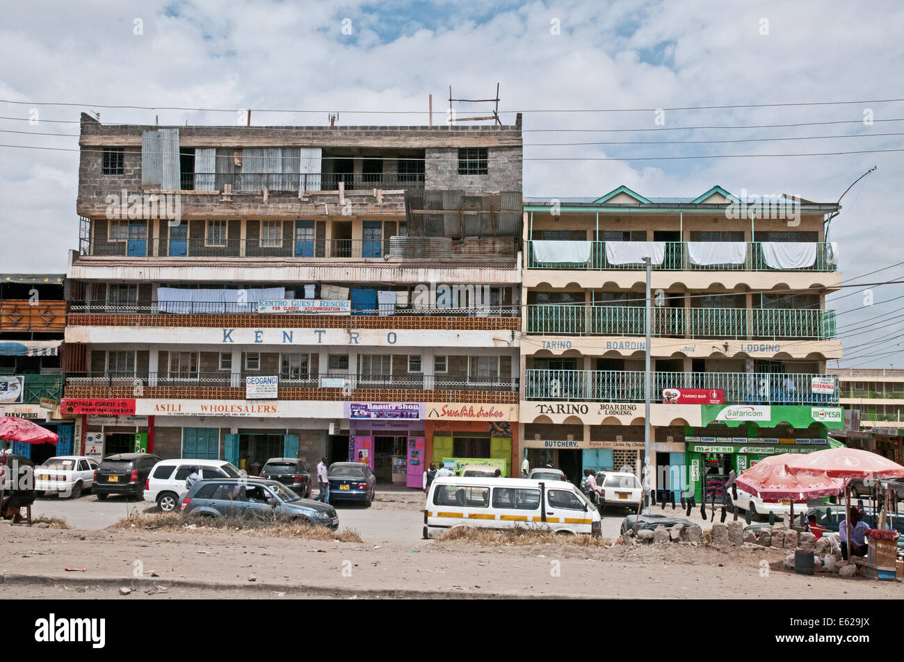 Kentro di sviluppo moderno a cinque piani di ufficio commerciale il blocco alla Kitengela su Nairobi Namanga road Kenya Africa SHOPPING SHOP OFF Foto Stock