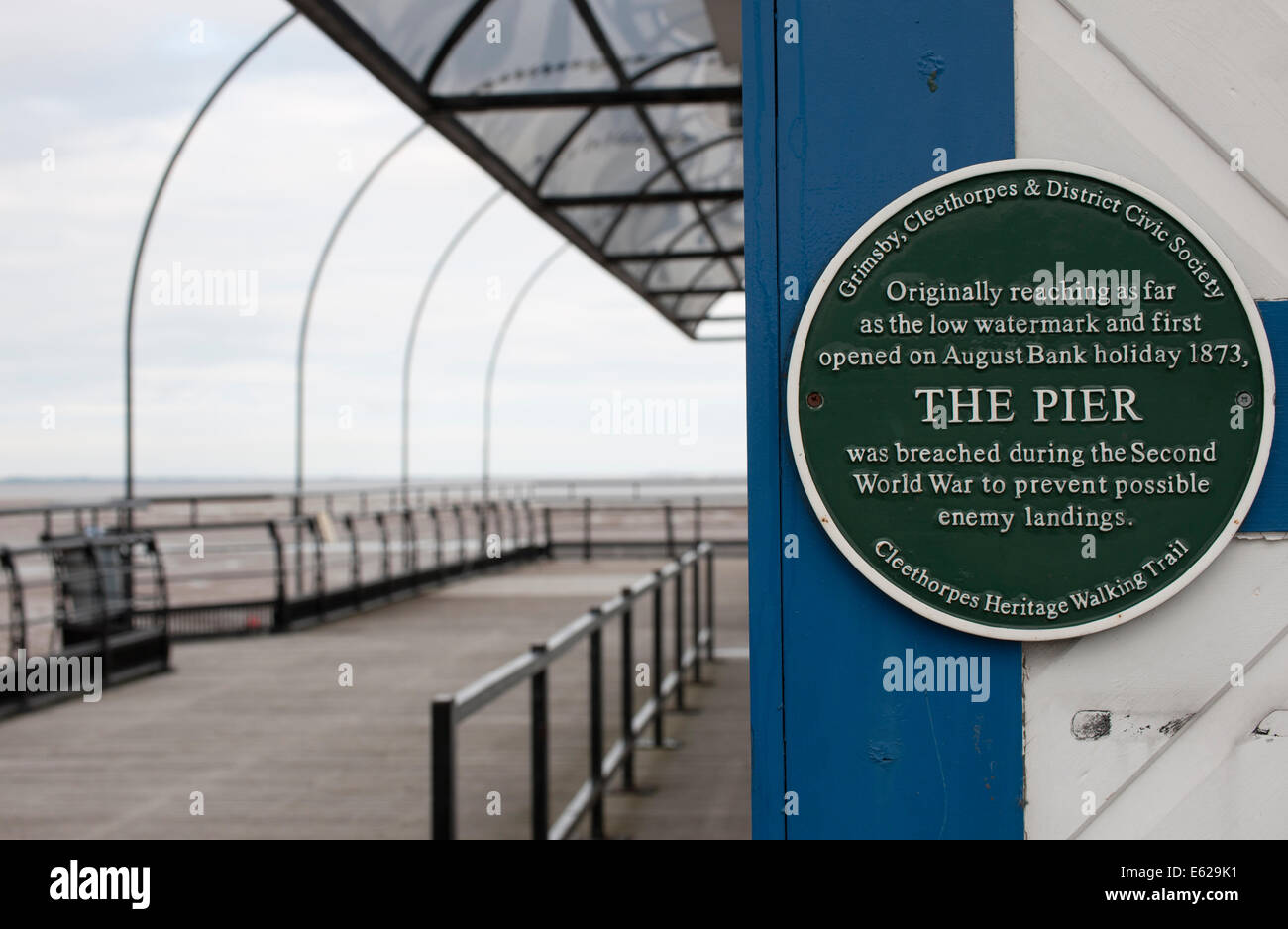Placca verde a Cleethorpes Pier, Cleethorpes, Nord Est Linolnshire. Foto Stock