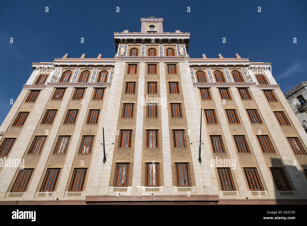 Facciata, Bacardi building, capolavoro di art deco, Havana, Cuba Foto Stock