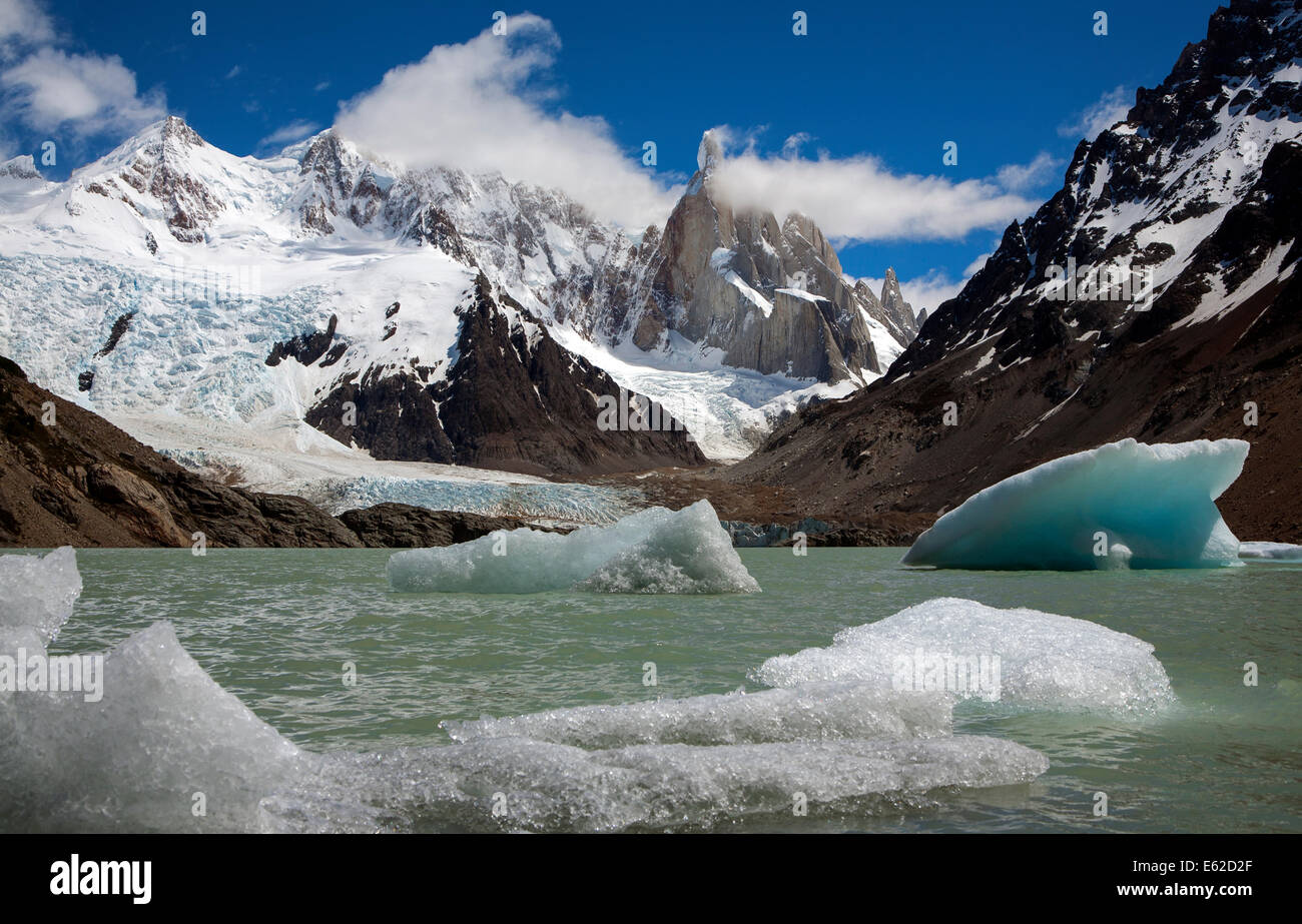 Cerro Torre. Vista dalla Torre della laguna. Parco nazionale Los Glaciares. La Patagonia. Argentina Foto Stock Cerro Torre. Vista dalla Torre della laguna. Parco nazionale Los Glaciares. La Patagonia. Argentina Foto Stock