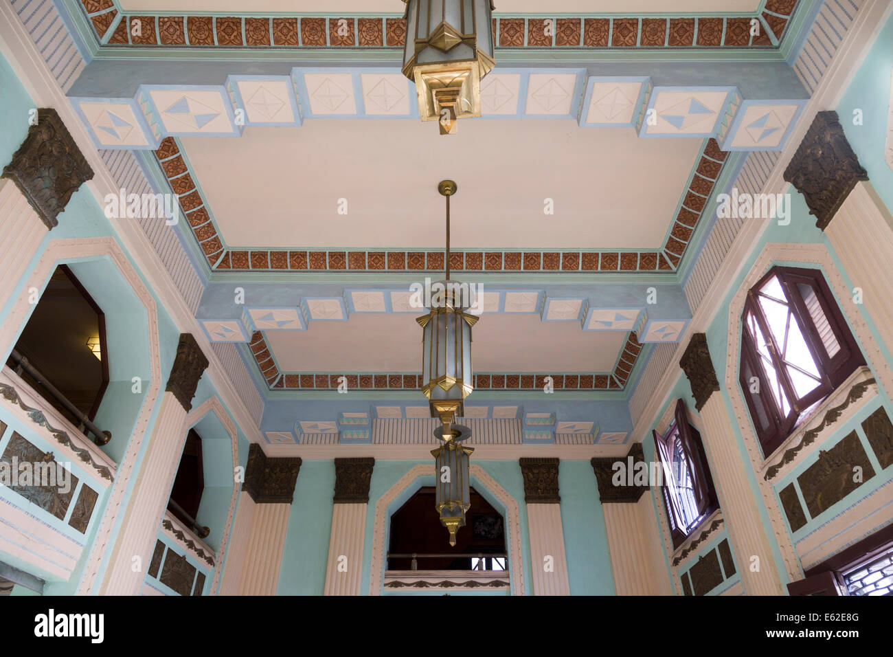 Particolare del soffitto della lobby, Bacardi building, capolavoro di art deco, Havana, Cuba Foto Stock