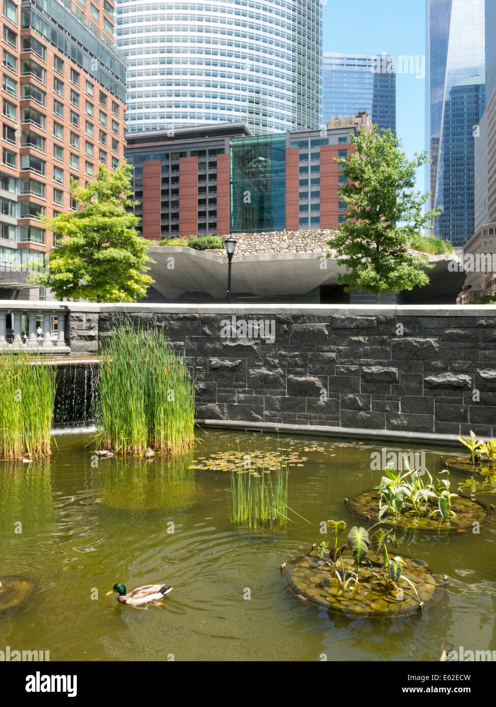 Laghetto di fronte irlandese Memoriale della fame in Lower Manhattan, New York, Stati Uniti d'America Foto Stock