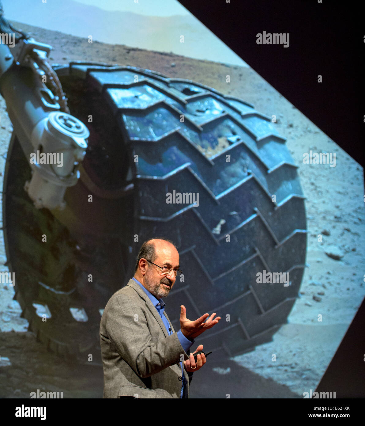 Marc Kaufman, spazio news writer, National Geographic e il Washington Post e autore del nuovo National Geographic libro "Mars fino vicino", prende il via un panel di discussione di Marte esperti coinvolti nella corrente di esplorazione di Marte, Martedì, Agosto 5, 2014, a th Foto Stock