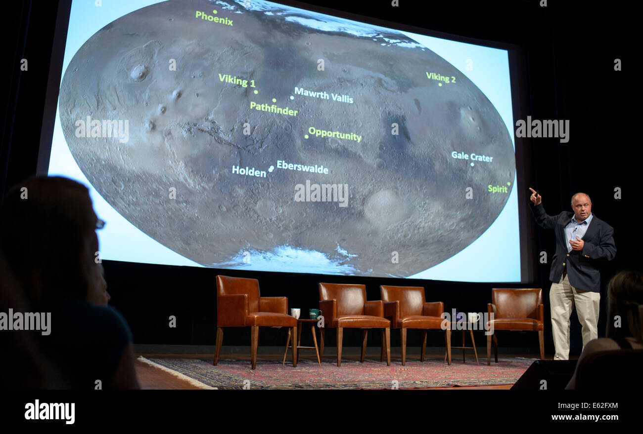 John Grant, geologo e a lungo termine planner, Curiosità Mars Science Laboratory, spiega che cosa abbiamo imparato dalla curiosità e Foto Stock