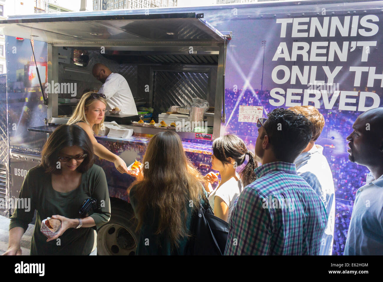 Gli appassionati di tennis e foodies gregge al Madison Square di New York Foto Stock