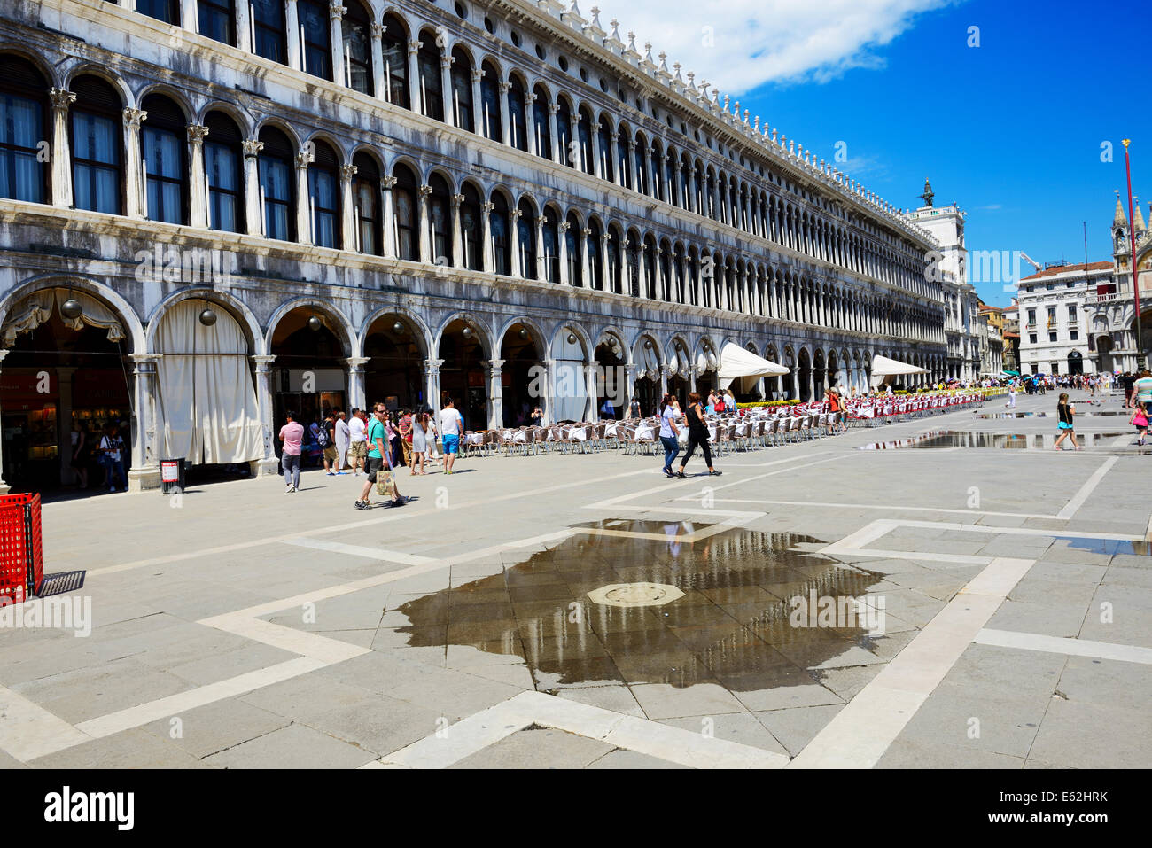 L'allagamento di Piazza San Marco e turisti, VENEZIA, Italia Foto Stock