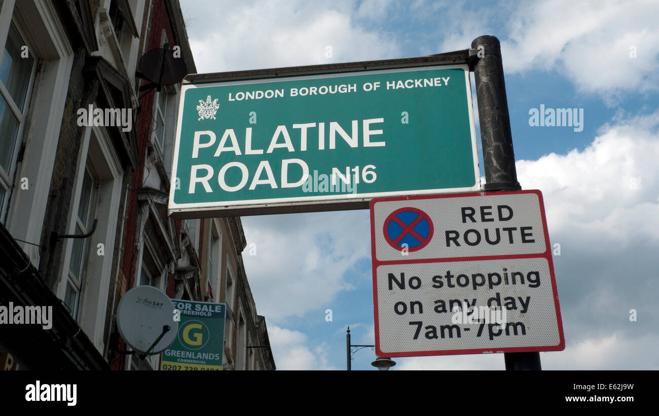 Palatine Road N16 su un cartello su una strada a Stoke Newington nel comune di Hackney, Londra UK KATHY DEWITT Foto Stock