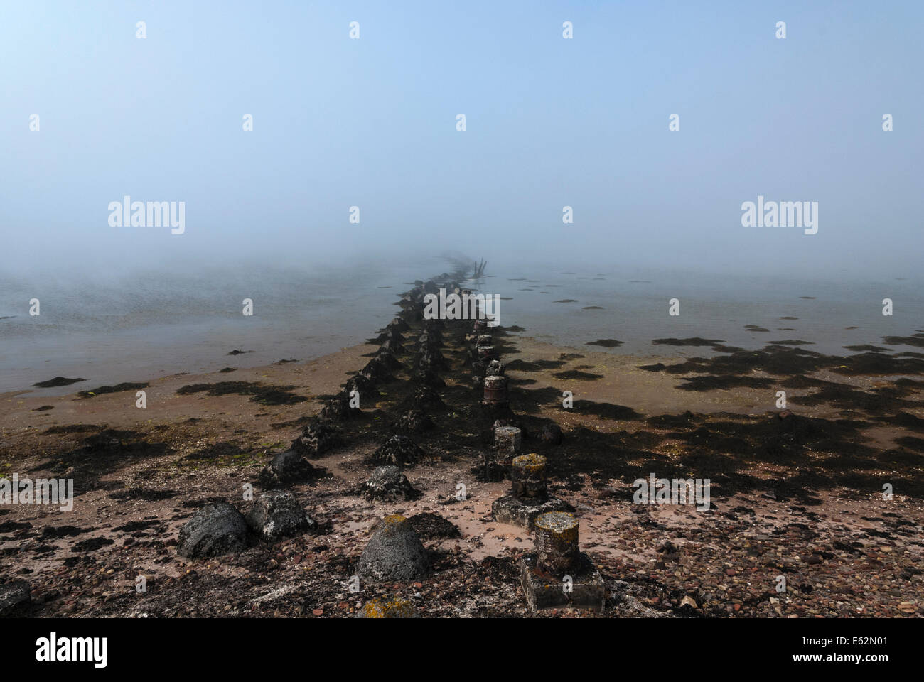 I resti della guerra mondiale 2 le difese del Mare presso il St Peters Pool, Deerness, est continentale, isole Orcadi Scozia Scotland Foto Stock