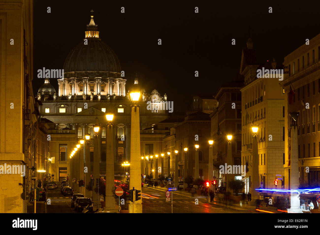 Via della Conciliazione e la Basilica di San Pietro, Roma, Italia Foto Stock