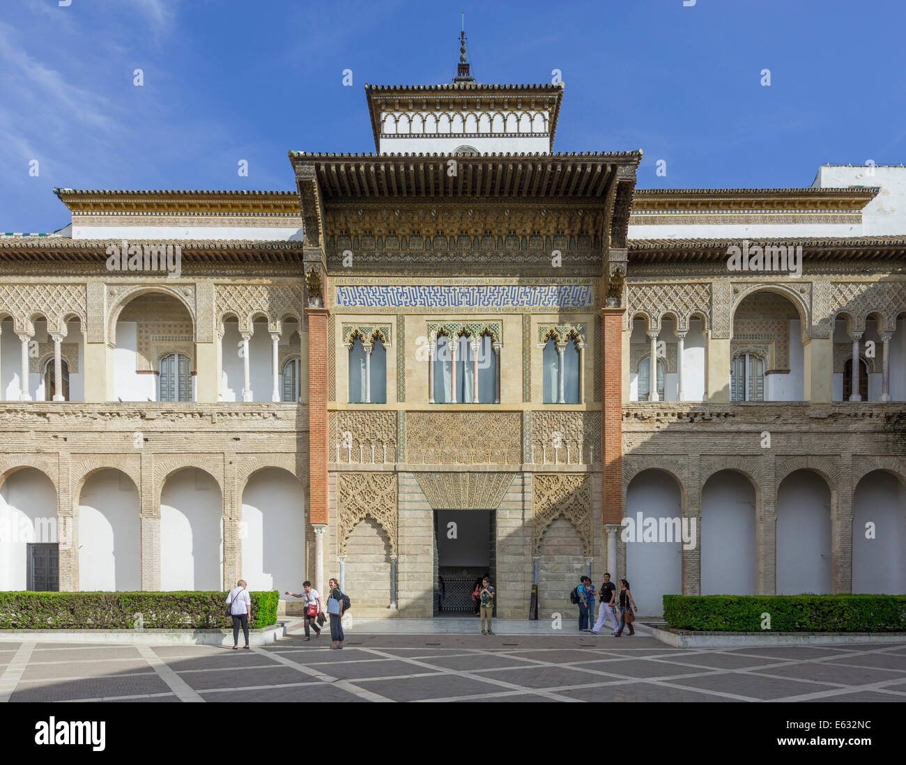 Re Pietro Palace dal Patio de la Monteria, Palazzo Alcázar, Siviglia, Andalusia, Spagna Foto Stock