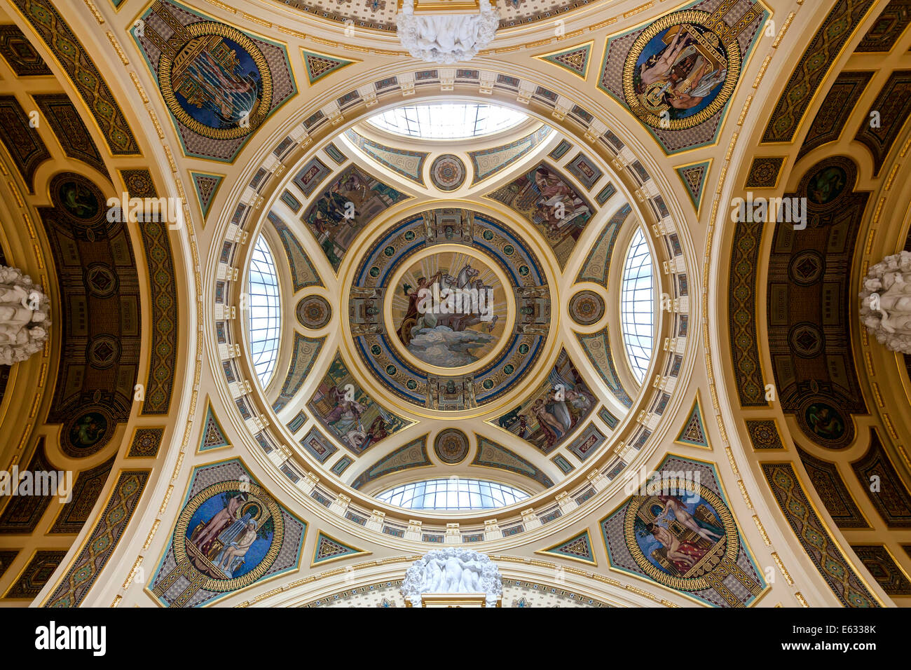 Cupola della hall di ingresso, Bagno Termale Széchenyi o Széchenyi gyógyfürdő-, stile neo-barocco, il più grande bagno termale in Foto Stock