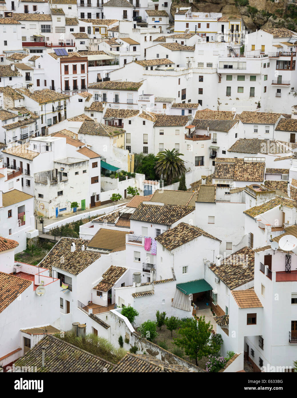 La città vecchia, in parte costruito nella roccia, a Setenil de las Bodegas, Andalucía, Spagna Foto Stock