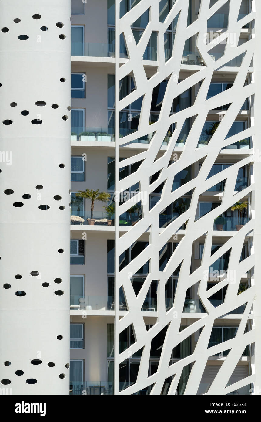 Facciata in calcestruzzo con schermo a traliccio e balconi di Simona Torretta Blocco da Jean-Pierre Lott Monaco Foto Stock