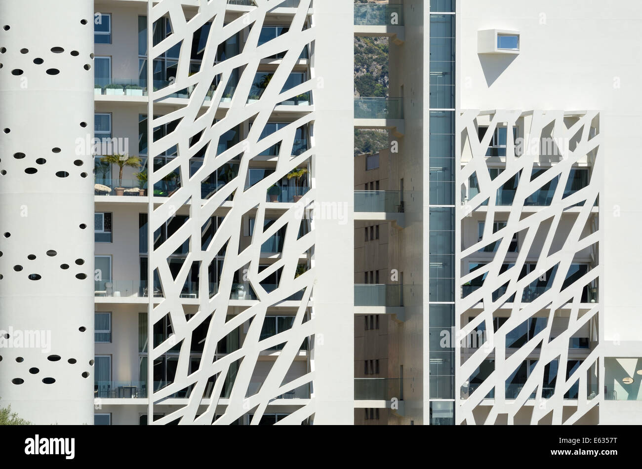 Facciata in calcestruzzo con schermo a traliccio e balconi di Simona Torretta Blocco da Jean-Pierre Lott Monaco Foto Stock