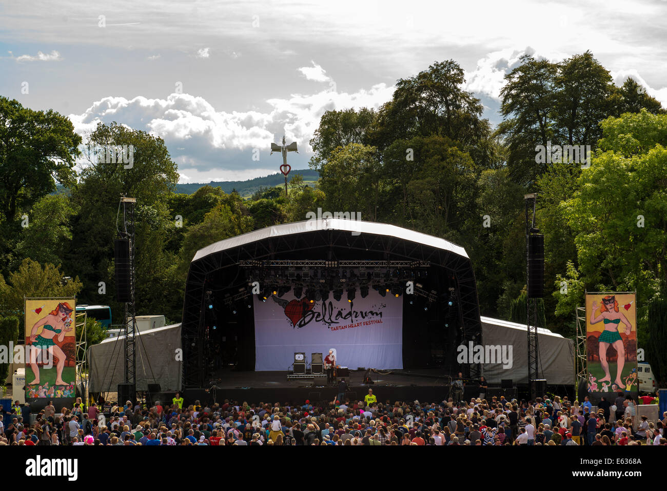 Vista generale del palco principale al Belladrum Tartan Festival di cuore INVERNESS, agosto 09: 2014 Foto Stock