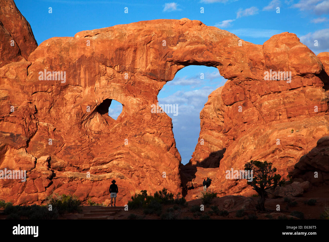 La torretta Arch nella sezione Windows, Arches National Park, vicino a Moab, Utah, Stati Uniti d'America Foto Stock