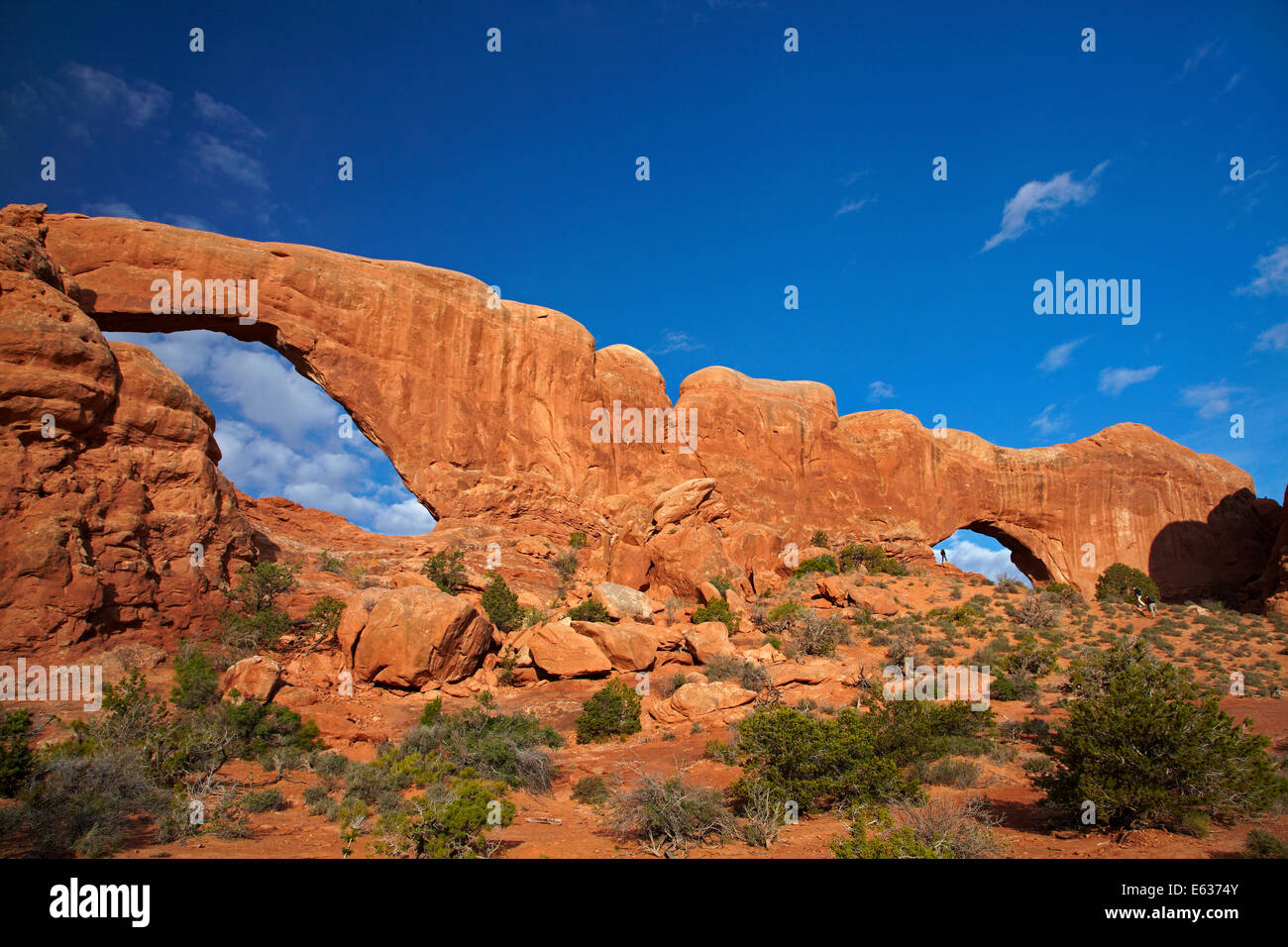 Finestra del sud (sinistra) e Finestra del Nord (a destra), nella sezione Windows, Arches National Park, vicino a Moab, Utah, Stati Uniti d'America Foto Stock