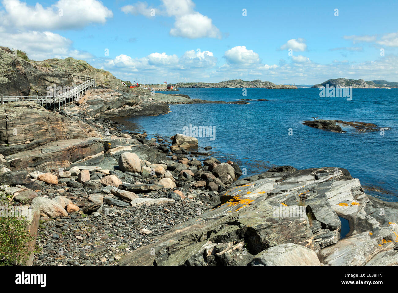 Escursione intorno alla costa rocciosa sull isola di Stora Dyrön, Tjörn comune, Bohuslan, Västra Götaland County, Svezia. Foto Stock